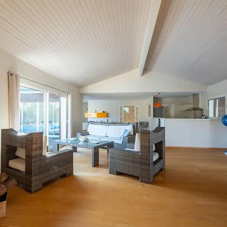 Villa A Sanguinet: 6 Pers, Piscine Privee, Proche Lac, Menage Inclus - Fr-1-319-535 Sanguinet