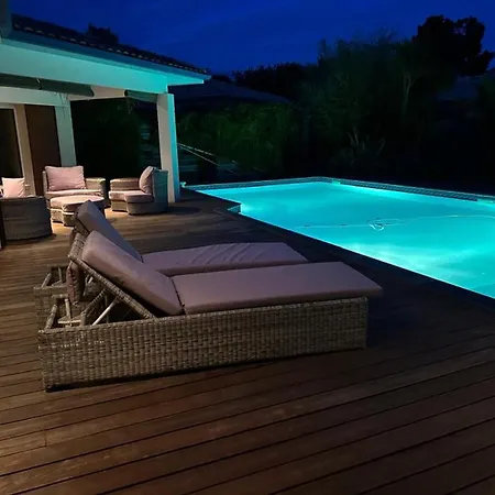 A Sanguinet: 6 Pers, Piscine Privee, Proche Lac, Menage Inclus - Fr-1-319-535 Villa *